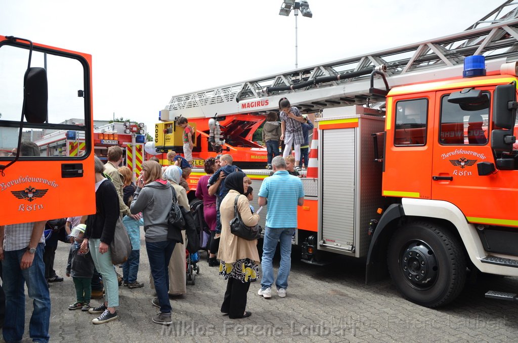 Tag der Offenen Tuer BF Koeln Weidenpesch Scheibenstr P684.JPG